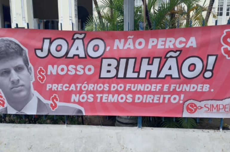 Professores pressionaram João Campos pelo recebimento dos precatórios
