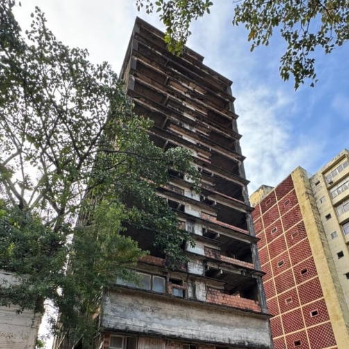 Edifício esqueleto que assusta moradores da Boa Vista está abandonado desde a década de 60