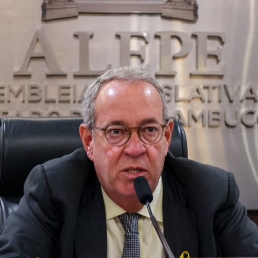 Empregados terceirizados, muitas vezes contratados por indicação política, cresceram 48,4% na gestão Álvaro Porto - Foto: Jarbas Araújo - Alepe