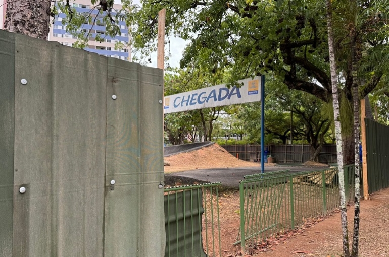 Funcionários já cercaram pista de bicicross da Jaqueira para iniciar demolição
