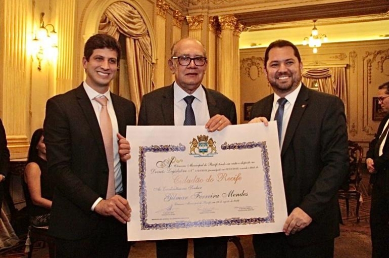Gilmar Mendes recebeu medalha da Prefeitura e título de cidadão da Câmara do Recife em agosto de 2022 - Foto: Câmara do Recife