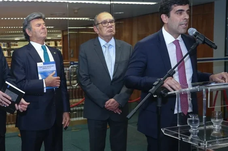 Lançamento do livro coordenado pela dupla Gilmar Mendes e Rafael Carneiro no Supremo - Foto: Gil Ferreira