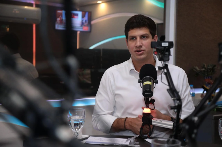 Prefeito disse à Veja que ida ao STF foi "iniciativa própria" das secretárias