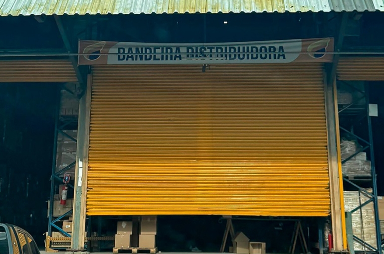 Sede da empresa fica em galpão no Ceasa