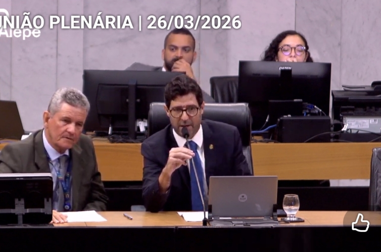 Deputado Rodrigo Farias só chegou ao plenário após votação que o contrariou