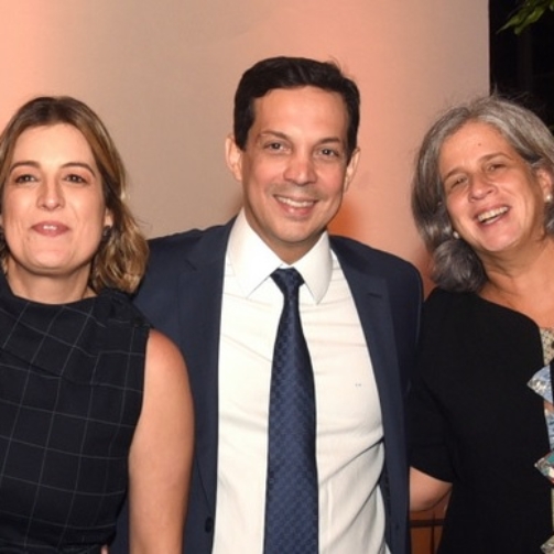 Carlos Neves, Milu Megale e Renata Campos na posse do ex-advogado do PSB como conselheiro do TCE-PE - Foto: Banco de imagens/TCE