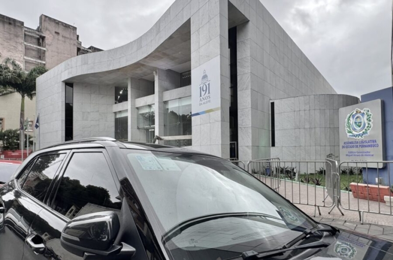 Contratos para aluguel de SUVs de luxo receberam aditivos às vésperas do período eleitoral de 2026