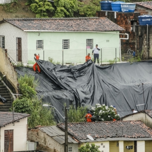 Em quase treze anos e meio sob comando do PSB, Recife gastou R$ 1,2 bilhão com shows e eventos e R$ 465 milhões com urbanização de áreas de risco - Foto: Andrea Rego Barros/PCR