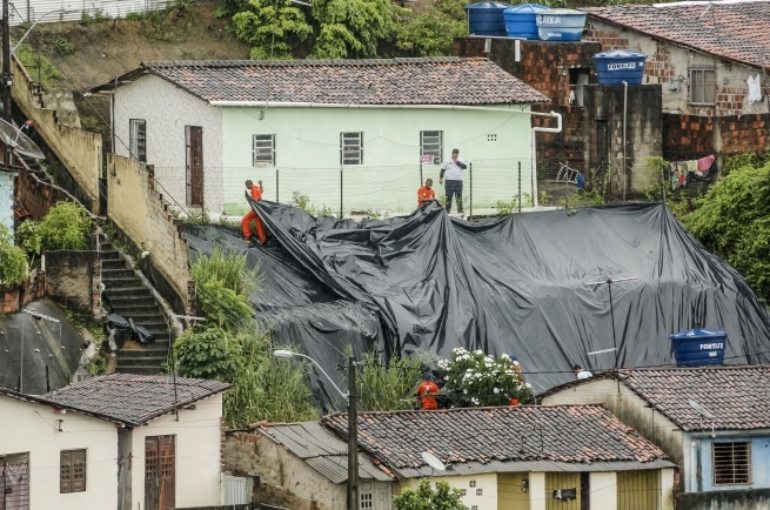 Em quase treze anos e meio sob comando do PSB, Recife gastou R$ 1,2 bilhão com shows e eventos e R$ 465 milhões com urbanização de áreas de risco - Foto: Andrea Rego Barros/PCR
