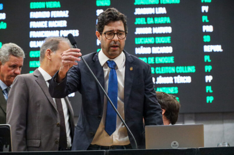 Vice-presidente da Alepe é o parlamentar que mais gastou com locação de veículos via cota parlamentar neste mandato - Foto: Jarbas Araújo/Alepe