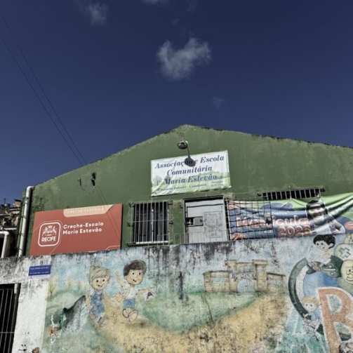 Creche Maria Estevão, em Dois Unidos, tem 74 crianças matriculadas e custeadas pela Prefeitura do Recife