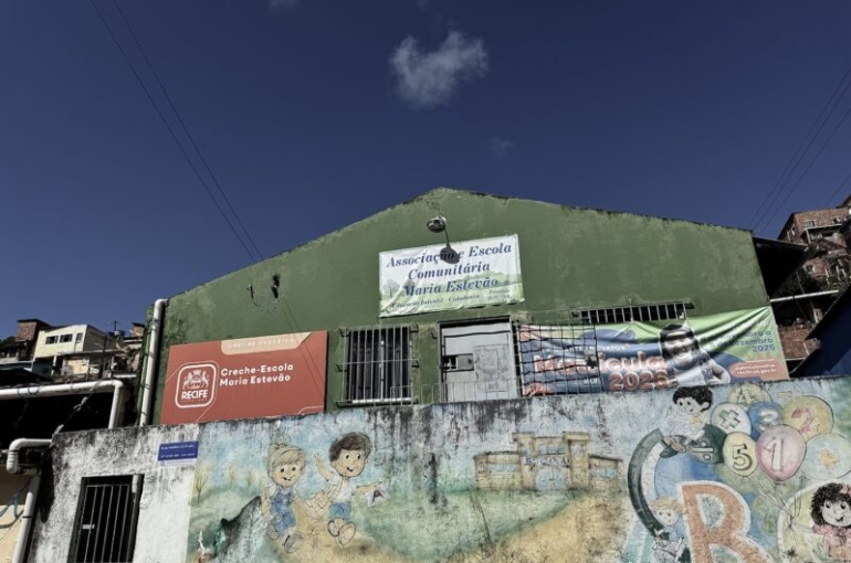 Creche Maria Estevão, em Dois Unidos, tem 74 crianças matriculadas e custeadas pela Prefeitura do Recife